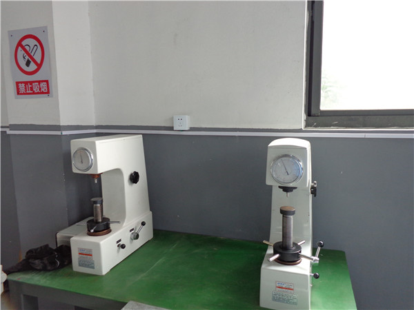 檢測設(shè)備（洛氏硬度計）